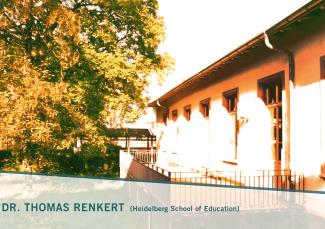 Foto der HSE-Terrasse im Abendlicht, links begrenzt von einem großen Baum. Unten ist schräg abgesetzt der Name des Referenten platziert: Dr. Thomas Renkert