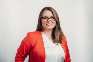 Porträt von Carolin Stöckler | © Universität Heidelberg, Institut für Bildungswissenschaft – Fotograf: NarmoVisuals