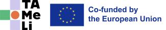Logo des Projekts TAMeLi mit Förderhinweis "Co-funded by the European Union". Um einen orangefarbenen Kreis in der Mitte sind oben und unten fliederfarbene Quadrate angeordnet, links davon ein grünes Quadrat. Rechts der Schriftzug TAMeLi (Silben vertikal angeordnet). 