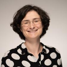 Porträt von Dr. Anuschka Holste-Massoth