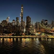 Die funkelnde Skyline von Manhattan bei Nacht