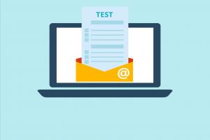 Grafik: Testdokument ragt aus Laptop-Screen