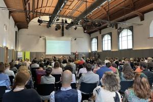 Die gut besuchte Mehrzweckhalle der PH Heidelberg bei der Keynote von Kathrin Höckel zum #BUKO22HD