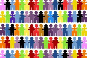 Bunte Grafik, die mehrere Reihen stilisierter Menschenketten zeigt; die verschiedenfarbigen Menschen greifen puzzleartig ineinander.