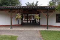 Eingang zum Pavillon der Sekundarstufe I der Deutschen Schule Medellin, Kolumbien | © Tobias Apel 