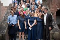 Das aktuelle HSE-Team auf der Treppe zum Innenhof der PH Heidelberg