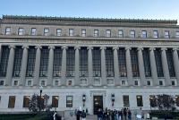 Blick auf die imposante Butler Library auf dem Hauptcampus der Columbia University 